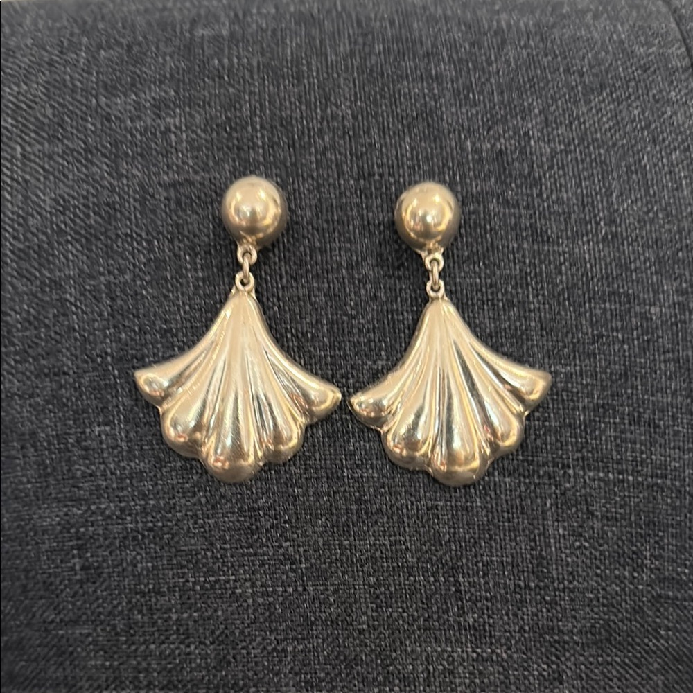 Elegant 925 Sterling Silver Shell Earrings